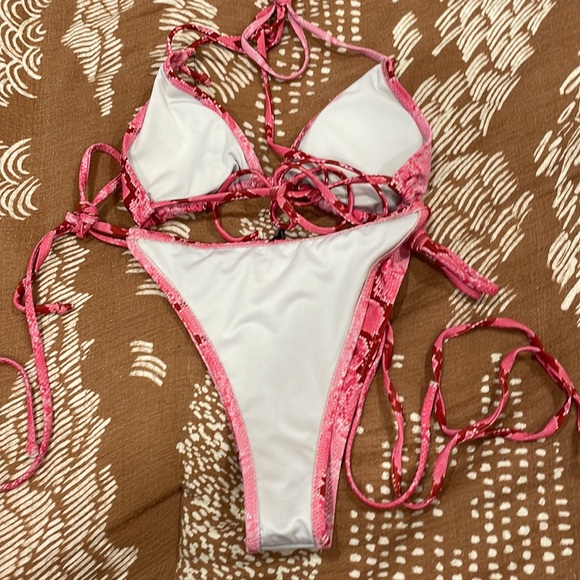 Pretty little thing bikini - Picture 4 of 4